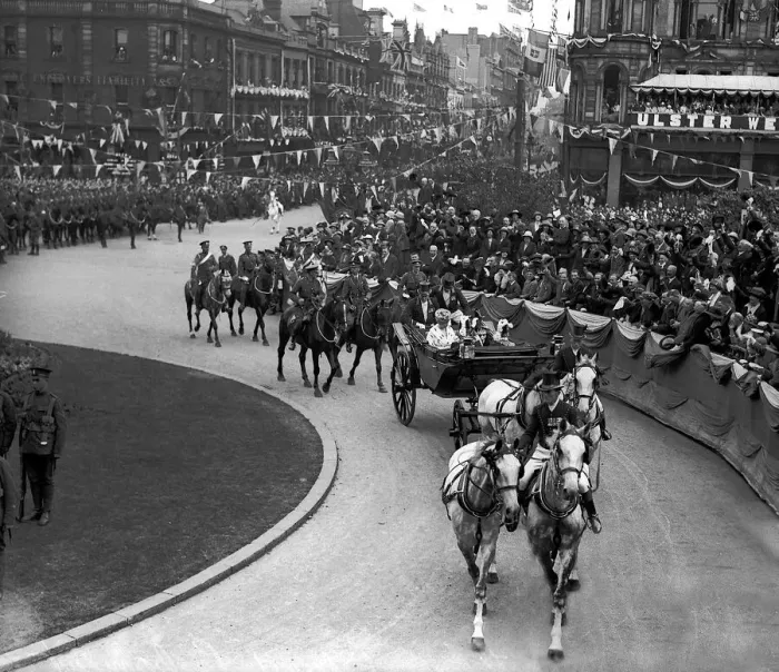 Framed Print : King George V opens Parliament for Northern Ireland, Jun 1921 in Belfast Framed Print : King George V opens Parliament for Northern Ireland, Jun 1921 in Belfast