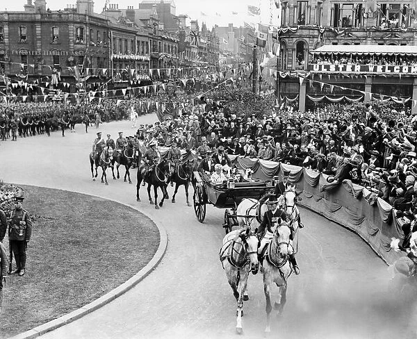 King George V and Queen Mary arrive for the opening of the parliament of Northern Ireland