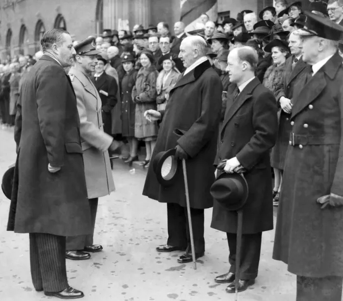 Framed Print : King George VI in Nuneaton, near Coventry. The King and Queen Elizabeth visited the area
