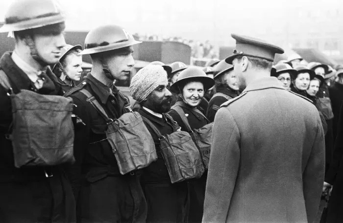 Framed Print : King George VI tours the bomb shattered areas of Birmingham following the city suffering Framed Print : King George VI tours the bomb shattered areas of Birmingham following the city suffering