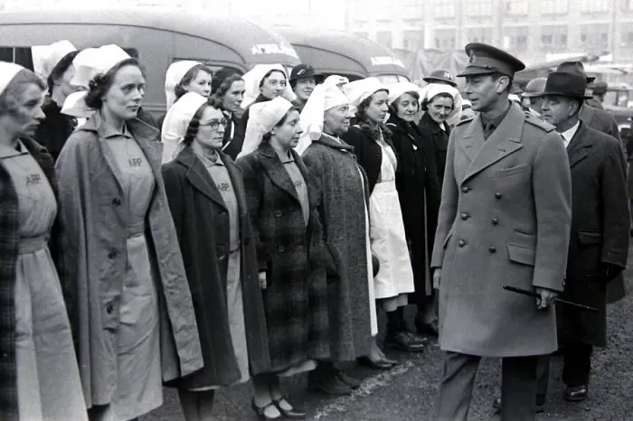Framed Print : King George VI visits Birmingham to survey the bomb damage after a bombing raid in world Framed Print : King George VI visits Birmingham to survey the bomb damage after a bombing raid in world