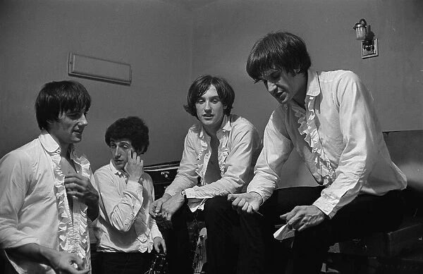 The Kinks pop group 1964 Ray Davies Dave Davies