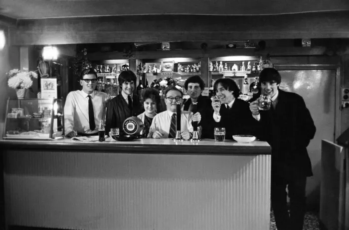 Framed Print : The Kinks pop group September 1964 Ray Davies and Dave Davies in a pub Framed Print : The Kinks pop group September 1964 Ray Davies and Dave Davies in a pub