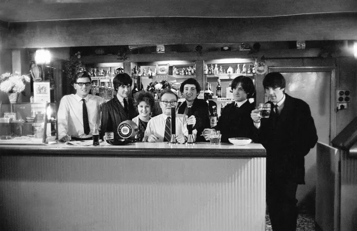 Framed Print : The Kinks pop group September 1964 Ray Davies and Dave Davies in a pub Framed Print : The Kinks pop group September 1964 Ray Davies and Dave Davies in a pub