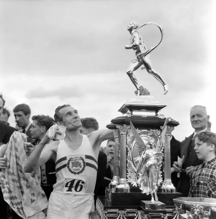 Framed Print : Kinnaird Trophy Meeting at Chiswick, Athletics Gordon Pirie wins the 3000 meters Framed Print : Kinnaird Trophy Meeting at Chiswick, Athletics Gordon Pirie wins the 3000 meters