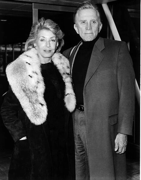 Kirk Douglas actor with wife Anne in March 1985