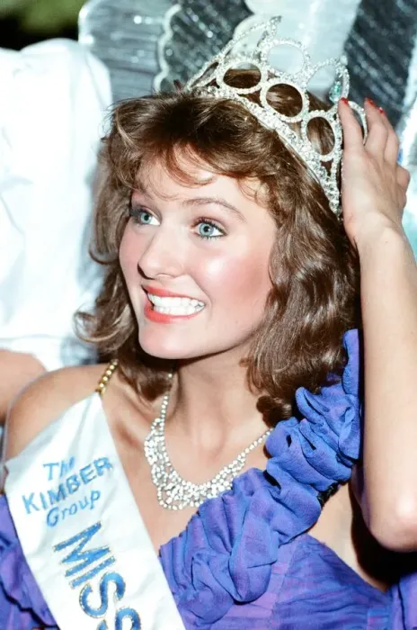 Framed Print : Kirsty Bertarelli, formerly Kirsty Roper, is pictured here after being crowned as Miss UK Framed Print : Kirsty Bertarelli, formerly Kirsty Roper, is pictured here after being crowned as Miss UK