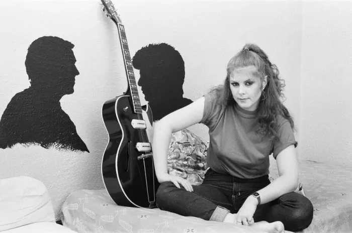 Framed Print : Kirsty MacColl - singer. Pictured at home in 1981. Kirsty Anna MacColl Framed Print : Kirsty MacColl - singer. Pictured at home in 1981. Kirsty Anna MacColl