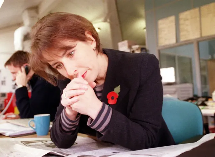 Framed Print : Kirsty Wark TV presenter reading newspaper at work November 1998 A©mirrorpix Framed Print : Kirsty Wark TV presenter reading newspaper at work November 1998 A©mirrorpix