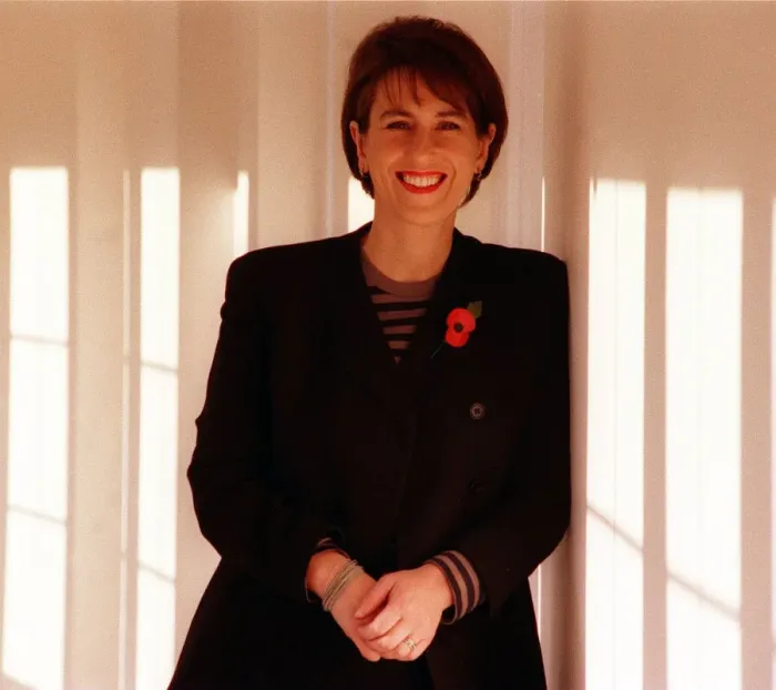 Framed Print : Kirsty Wark TV presenter at work November 1998 leaning on wall in corridor Framed Print : Kirsty Wark TV presenter at work November 1998 leaning on wall in corridor