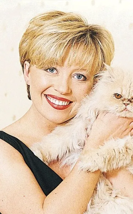 : Kirsty Young TV presenter Newscaster with cat : Kirsty Young TV presenter Newscaster with cat