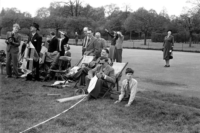 Framed Print : Kite Flying in Hyde Park. April 1952 C2007-005 Framed Print : Kite Flying in Hyde Park. April 1952 C2007-005