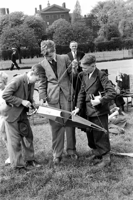 Framed Print : Kite Flying in Hyde Park. April 1952 C2007-007
