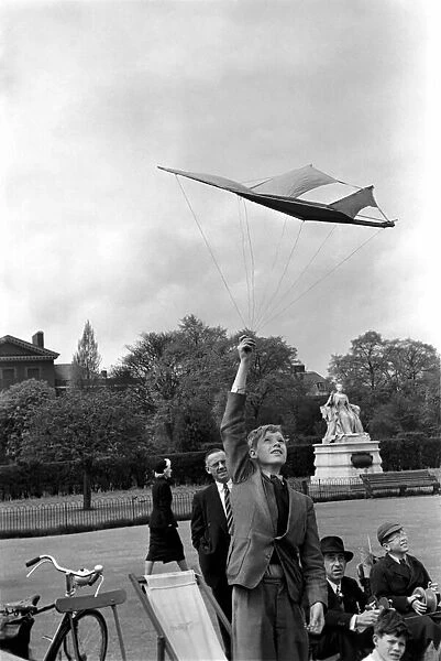 Kite Flying in Hyde Park. April 1952 C2007-008