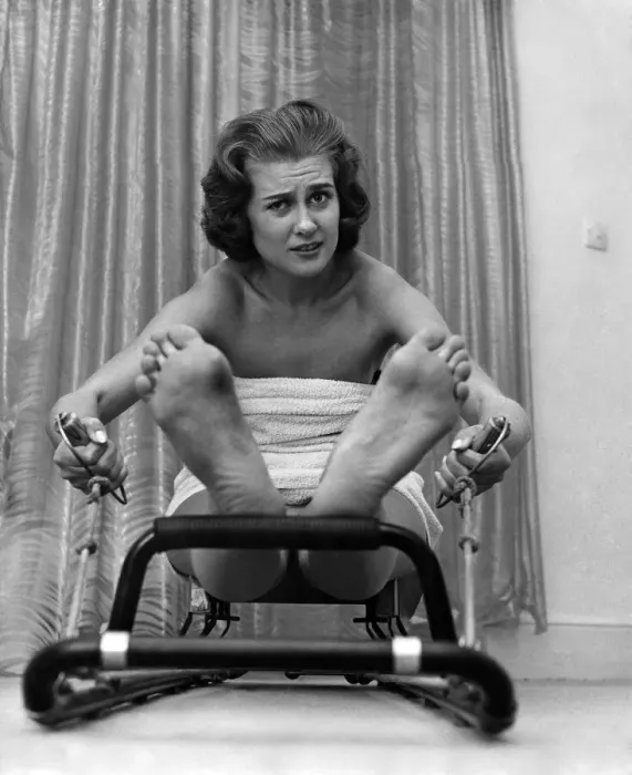 Framed Print : Knebworth Beauty Farm. Model Rosemary Stewart on the rowing machine Framed Print : Knebworth Beauty Farm. Model Rosemary Stewart on the rowing machine