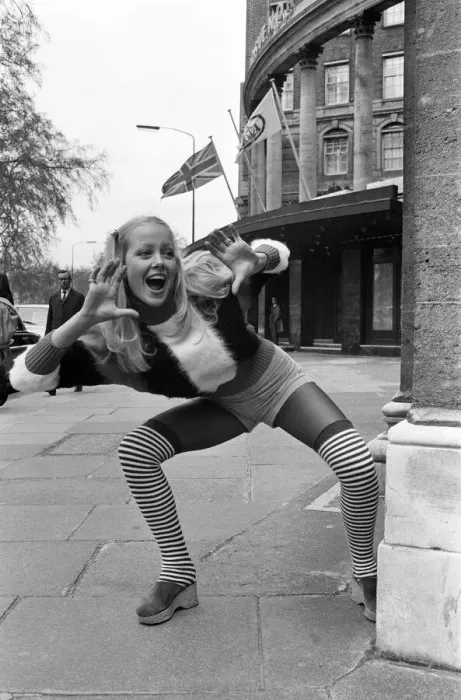 Framed Print : Knitwear fashions at Grosvenor House, London. 20th April 1972