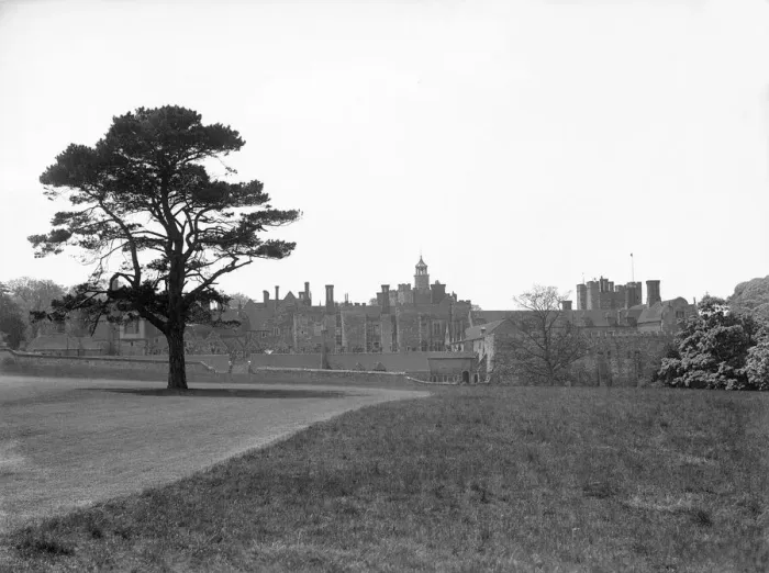 Framed Print : Knole House, English country house in Sevenoaks, west Kent. Circa 1920