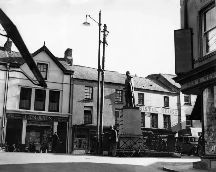 Framed Print : Knott Square, Carmarthen, Wales, Circa 1939. Also pictured, statue of Sir William Nott Framed Print : Knott Square, Carmarthen, Wales, Circa 1939. Also pictured, statue of Sir William Nott
