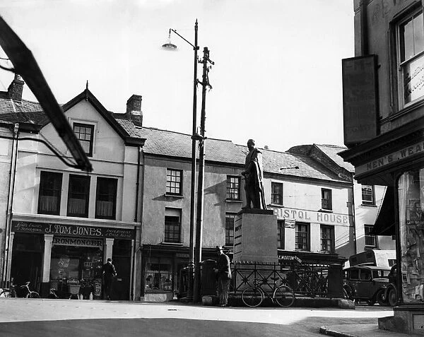 Knott Square, Carmarthen, Wales, Circa 1939. Also pictured, statue of Sir William Nott