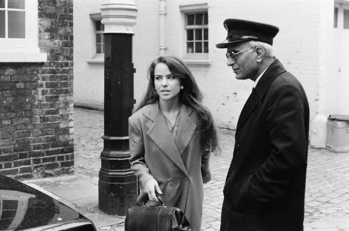 Framed Print : Koo Stark outside her Belgravia flat this afternoon, Wednesday 19th March 1986 Framed Print : Koo Stark outside her Belgravia flat this afternoon, Wednesday 19th March 1986