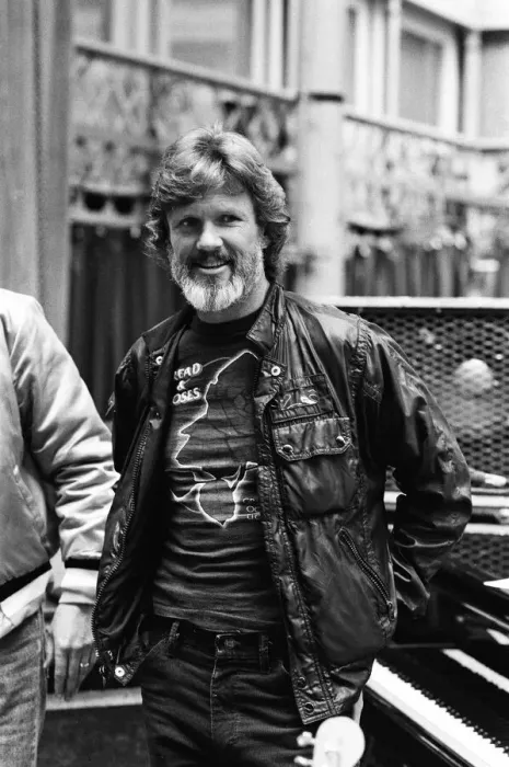Framed Print : Kris Kristofferson prepares for a concert at Wembley Arena. 7th April 1982 Framed Print : Kris Kristofferson prepares for a concert at Wembley Arena. 7th April 1982