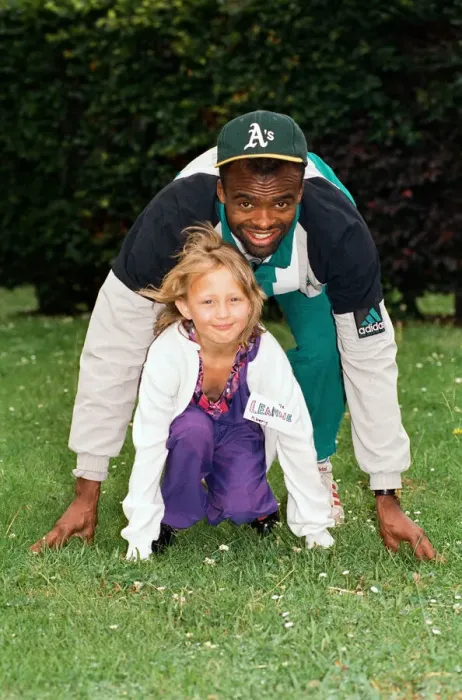 Framed Print : Kriss Akabusi at Geoffrey Field School, Reading. 8th July 1991