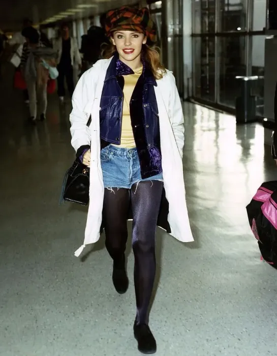 Framed Print : Kylie Minogue arriving at a airport Framed Print : Kylie Minogue arriving at a airport