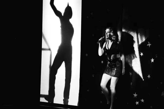 Framed Print : Kylie Minogue in concert at Liverpool Empire Theatre, Merseyside. 19th October 1989