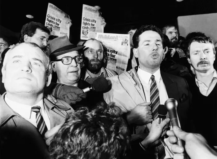 Framed Print : Former Labour deputy Liverpool Councillor Derek Hatton at a council meeting Framed Print : Former Labour deputy Liverpool Councillor Derek Hatton at a council meeting