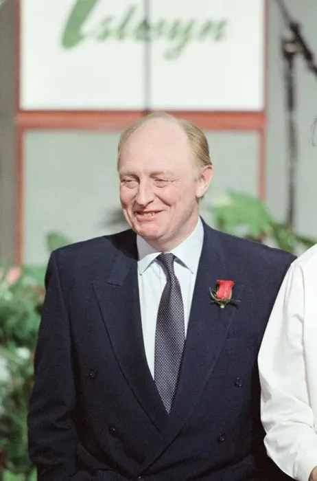 Framed Print : Labour leader Neil Kinnock receives the results of the 1992 General Election
