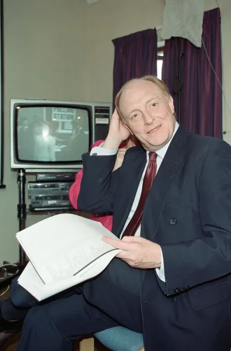 Framed Print : Labour leader Neil Kinnock receives the results of the 1992 General Election