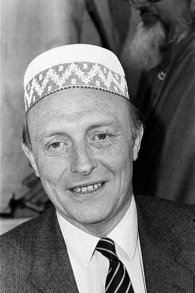 Labour leader Neil Kinnock visits a mosque in Fulham, London. 7th April 1986