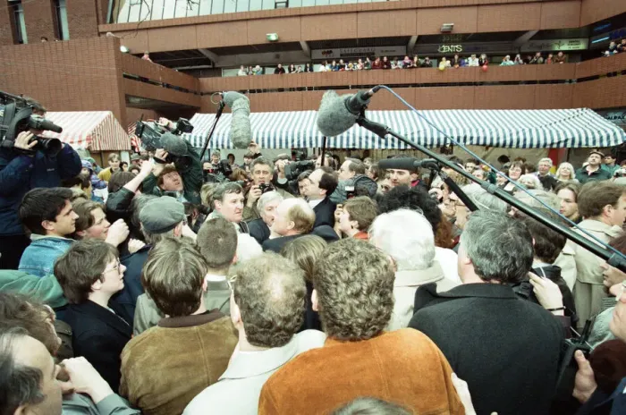 Framed Print : Labour leader Neil Kinnock visits Redditch, Worcestershire