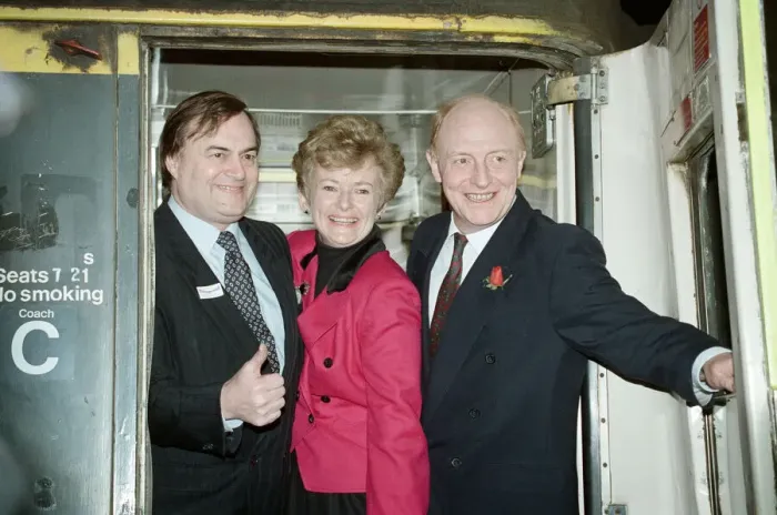 Framed Print : Labour leader Neil Kinnock and his wife Glenys on the campaign trail ahead of the 1992