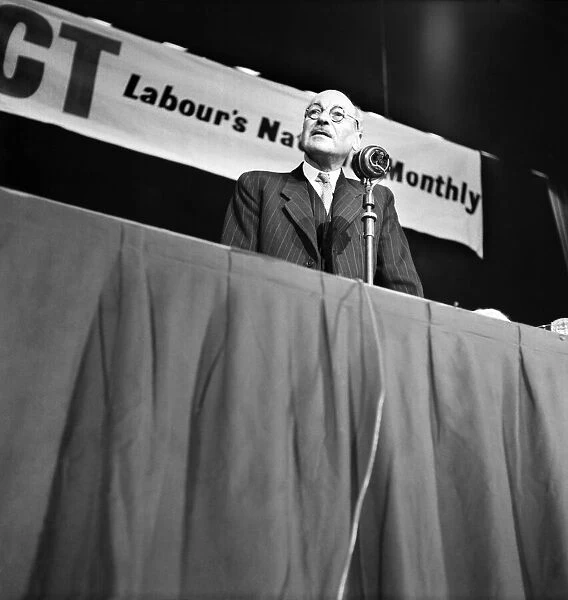 Labour Party Conference 1953: Clem Attlee addressing meeting. September 1953 D5844-002