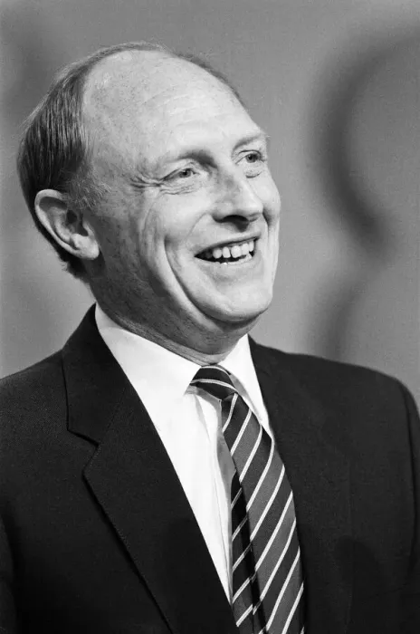Framed Print : Labour Party conference, Bournemouth. Leader Neil Kinnock delivers a speech Framed Print : Labour Party conference, Bournemouth. Leader Neil Kinnock delivers a speech