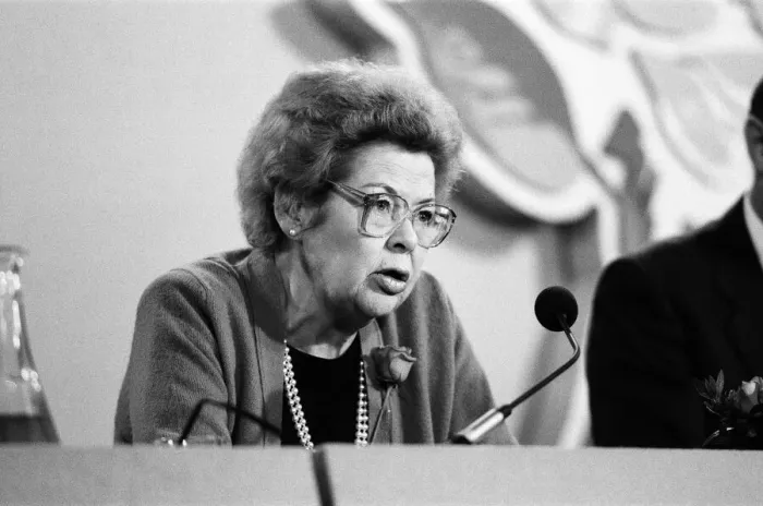 Framed Print : Labour Party meeting ahead of the 1987 general election. MP Jo Richardson. 18th May 1987 Framed Print : Labour Party meeting ahead of the 1987 general election. MP Jo Richardson. 18th May 1987