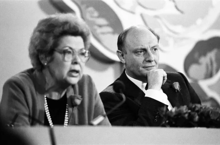 Framed Print : Labour Party meeting ahead of the 1987 general election Framed Print : Labour Party meeting ahead of the 1987 general election