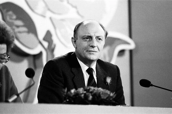 Labour Party meeting ahead of the 1987 general election. Leader Neil Kinnock