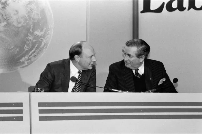 Framed Print : The Labour Party give a press conference to outline their views on defence if they ever