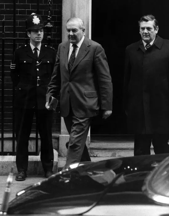 Framed Print : Labour Prime Minister James Callaghan leaving No 10 Downing Street
