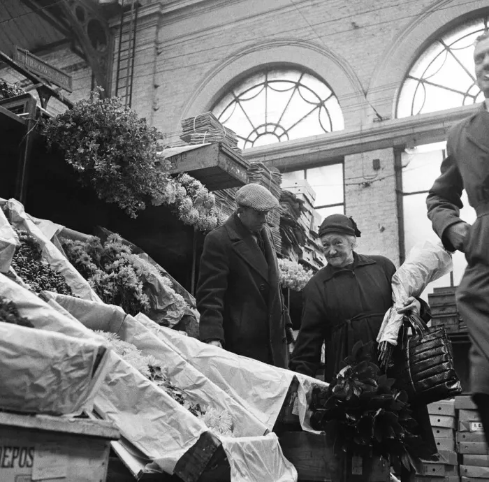 Framed Print : The Ladies of Covent Garden, Covent Garden, London. A lady shops for flowers Framed Print : The Ladies of Covent Garden, Covent Garden, London. A lady shops for flowers