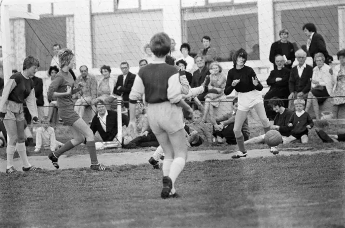 Framed Print : Ladies football match. Southampton Ladies v Beecham Belles from Berkshire Framed Print : Ladies football match. Southampton Ladies v Beecham Belles from Berkshire
