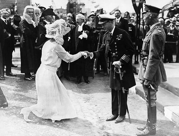 Lady Astor greeting the Prince of Wales at Plymouth on his return from the Eastern Tour
