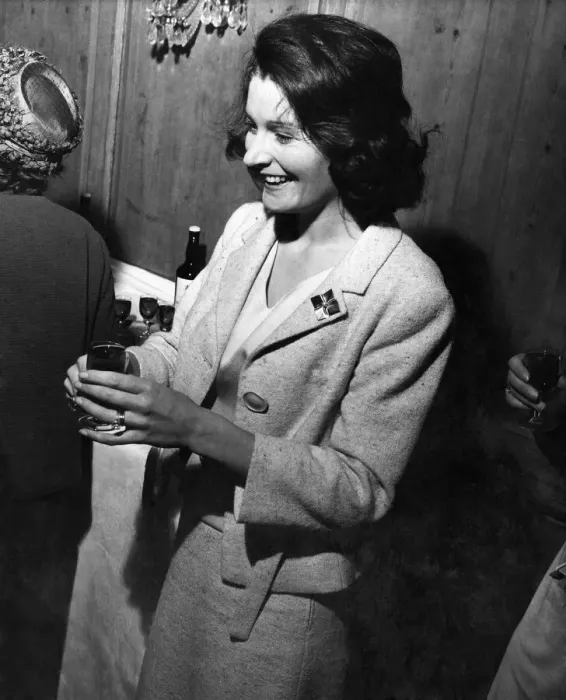 Framed Print : Lady Astor handing out sherry at a conference of British Organisations for aid to Framed Print : Lady Astor handing out sherry at a conference of British Organisations for aid to