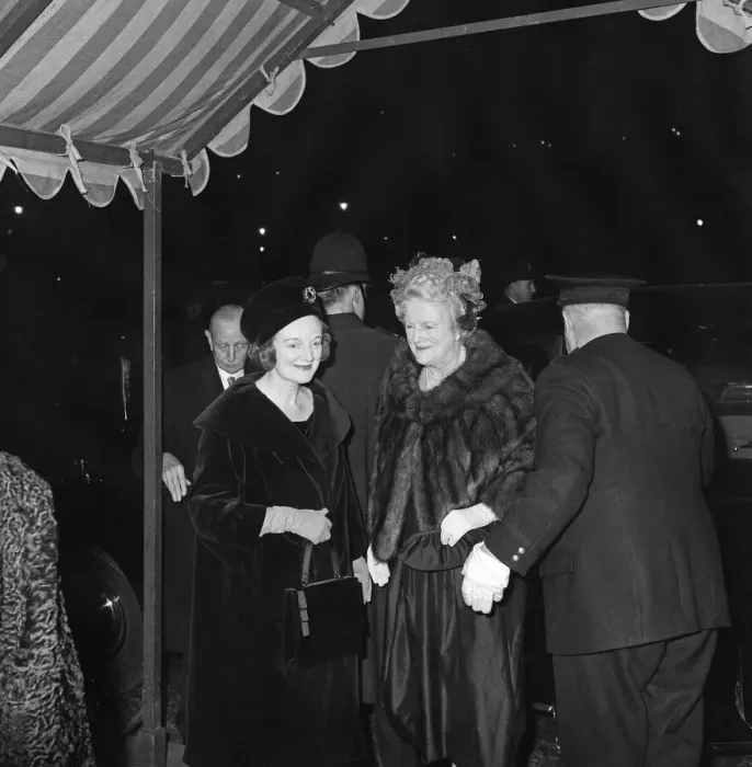 Framed Print : Lady Churchill pictured at the wedding of of granddaughter Edwina Sandys to Piers Dixon