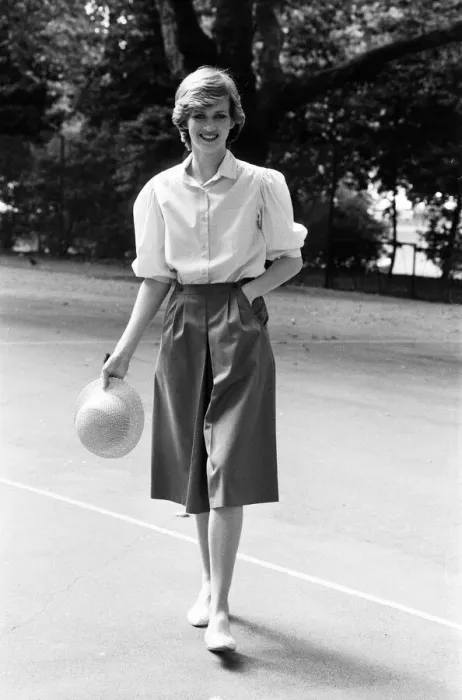 Framed Print : Lady Diana look-a-like Sharon Day models Bermuda shorts Framed Print : Lady Diana look-a-like Sharon Day models Bermuda shorts
