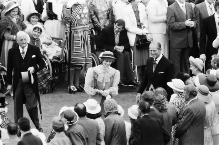 Framed Print : Lady Diana Spencer attends her first ever Garden Party at Buckingham Palace Framed Print : Lady Diana Spencer attends her first ever Garden Party at Buckingham Palace