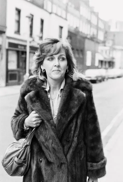 Framed Print : Lady Laker, wife of Freddie Laker, pictured arriving at the family court in London
