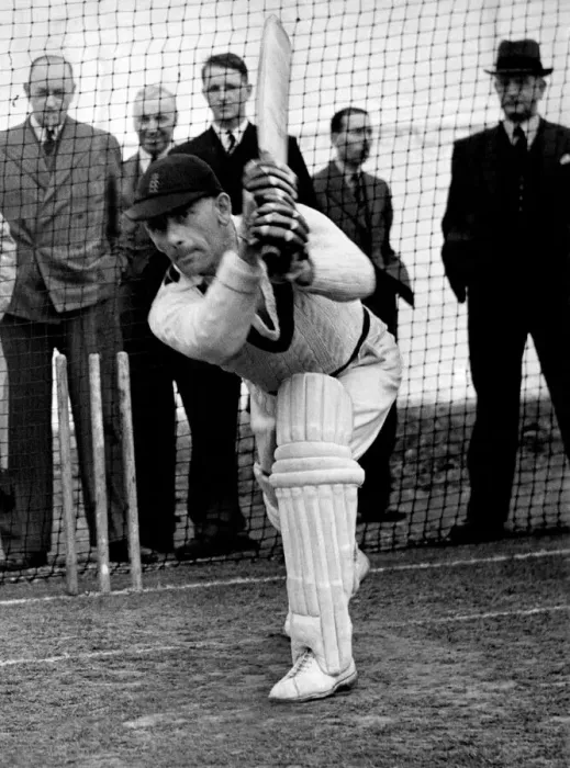 Framed Print : Lancashire county cricketer Cyril Washbrook, May 1950 P09605 Framed Print : Lancashire county cricketer Cyril Washbrook, May 1950 P09605